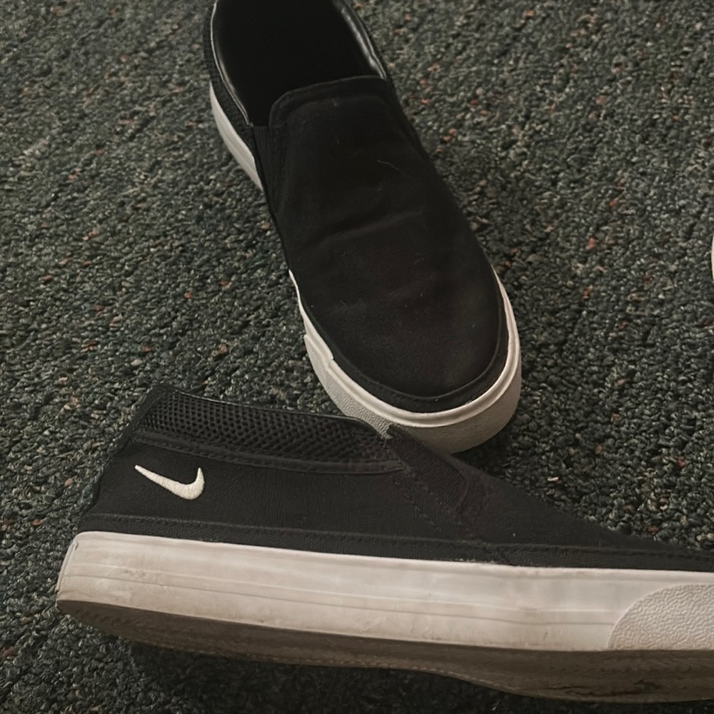 Nike court legacy size 8.5 women’s